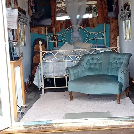 Ramshackle Glamping & Health Campo de lujo